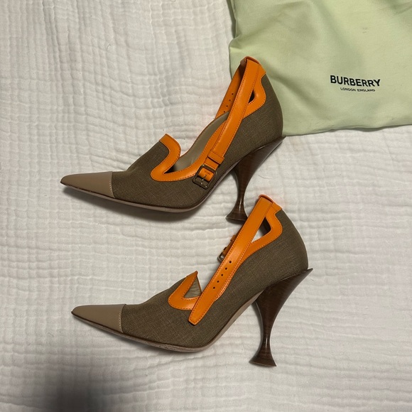 Burberry Brecon Canvas And Leather Point-toe Court Pumps 38 1/2 - Picture 2 of 9